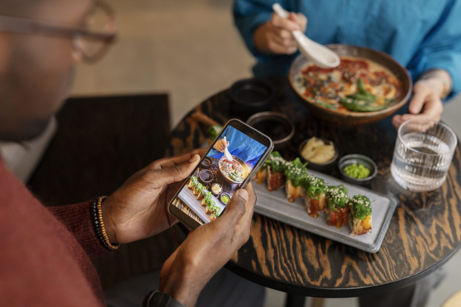 couple-enjoying-food-restaurant
